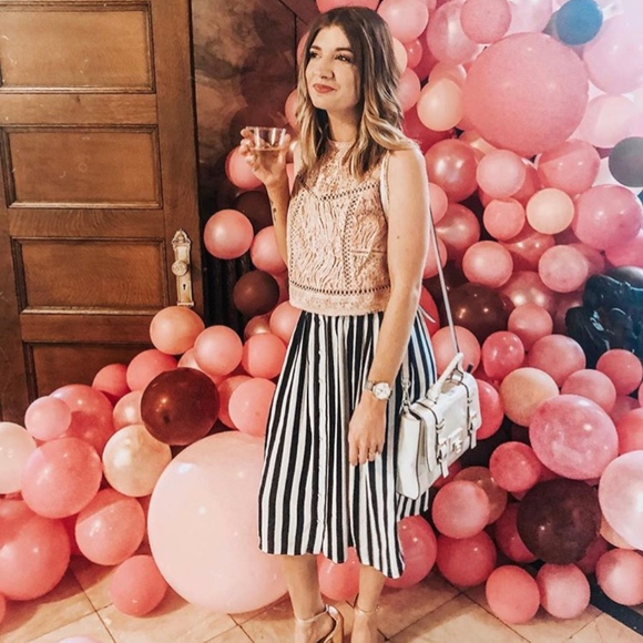 Blush Lace Crop Top - Picture 2 of 2